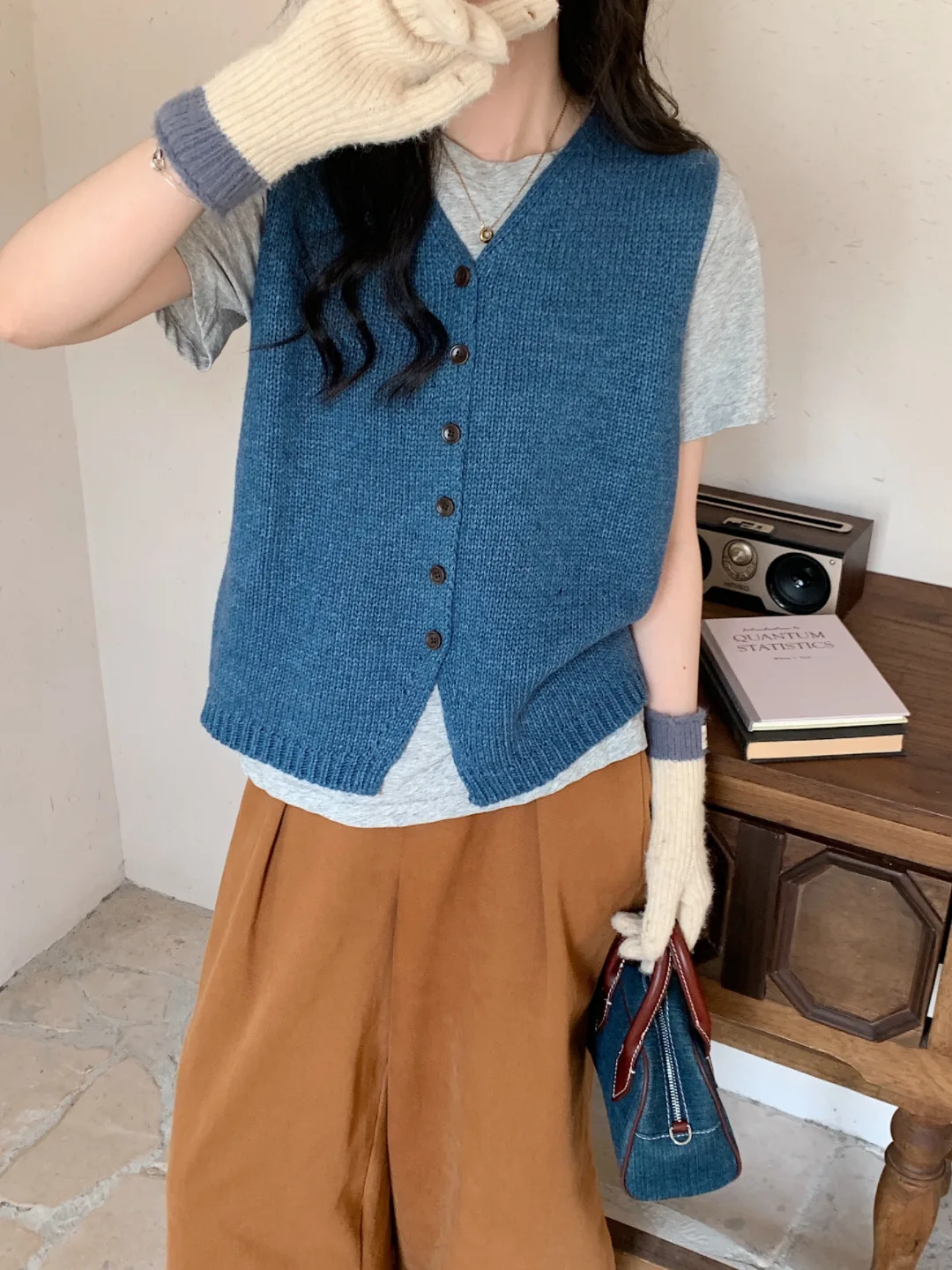 유럽 스타일 루즈 니트 브이넥 스웨터 베스트 여성용 가을 겨울 신상 패션 싱글 버튼 클로저 레이어링 탑