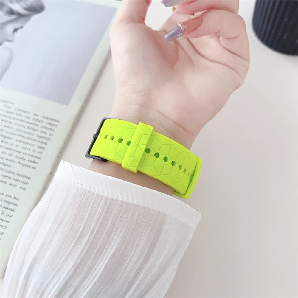 Soft Silicone Strap For Apple Watch Series 11 10 9 8 46mm 42mm 44mm 45mm 40mm 41mm Sport Bracelet For iWatch Ultra 3 2 49mm Band