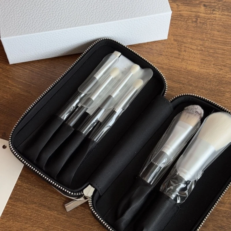 Luxury Brand Makeup Brushes Set CD Style Foundation Brush Blush Eyeliner Brush Eye Shadow Brush Christmas New Year Holiday Gifts