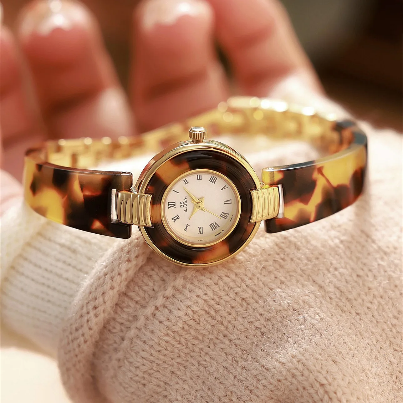 NEW Vintage Quartz Women Watch Round Roman Numeral Dial Waterproof Amber Strap Bracelet Elegant Ladies Dress Wristwatch Gift