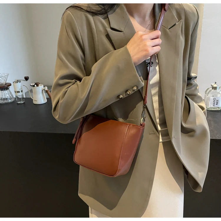 

Elegant Classic Tote Bag for Women Luxury Brand Leather Handbag By Famous Designer Crossbody Versatile Trendy