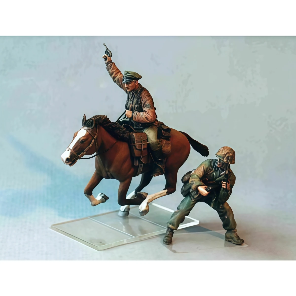 

Неокрашенная модель из смолы 1/35, немецкая кавалерия и пехота (2 человека и 1 лошадь), в разобранном виде и неокрашенная GK