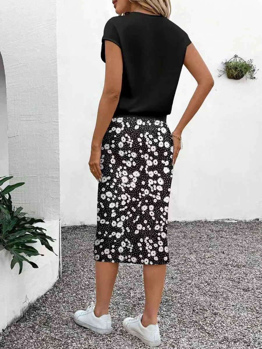 Women's Casual Two-Piece Set - Black Short-Sleeved T-Shirt + Patterned Printed Skirt Set