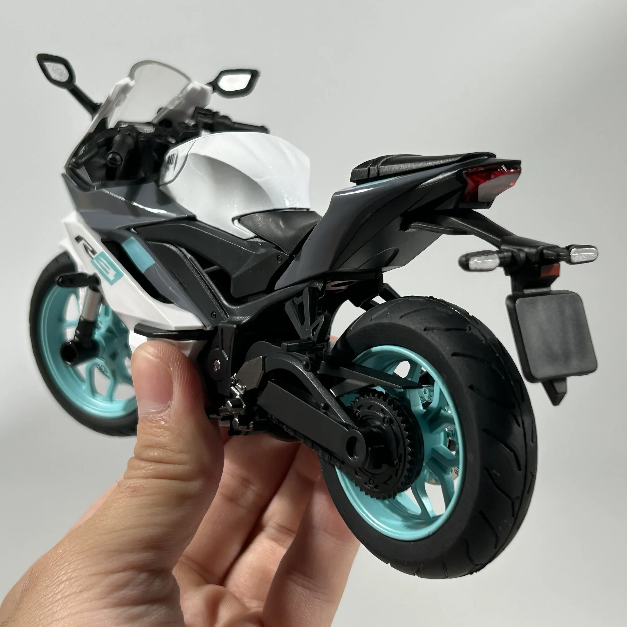 Yamaha YZF R3 1:12 Diecast Motorcycle: A Detailed Review for