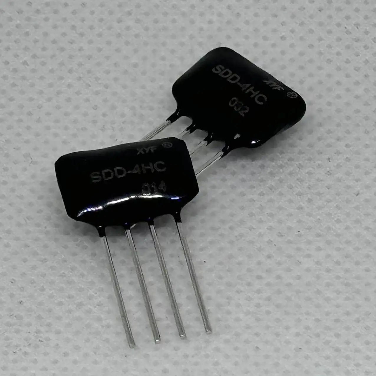 Relé de Estado Sólido SDD-4HC com Isolamento Óptico, Acionado por Microcontrolador, Tipo Soldagem Micro Mini, MOS DC 4A, Tensão de Carga 0-60VDC