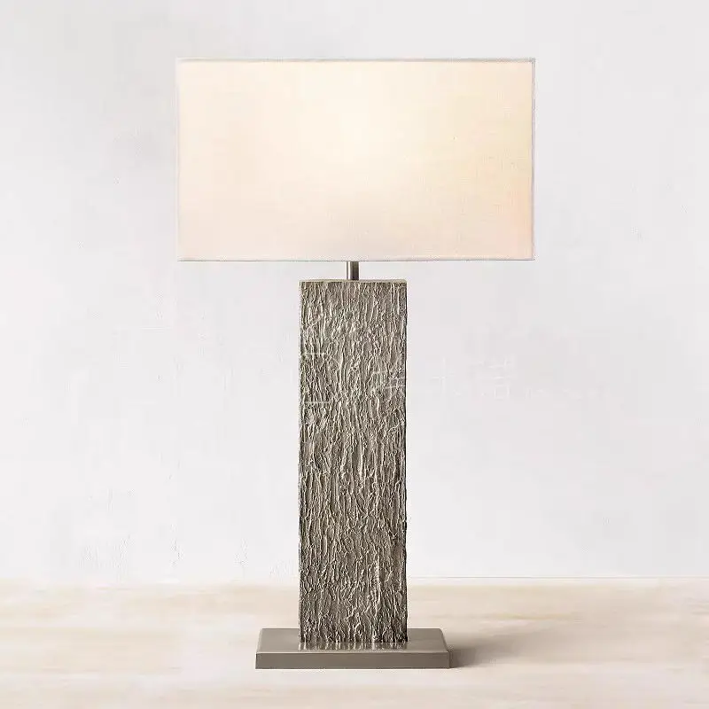 โคมไฟตั้งโต๊ะ LED ดีไซน์วินเทจแบบสั่งทำพิเศษสำหรับใช้ในร่ม โคมไฟอ่านหนังสือทองเหลืองแท้