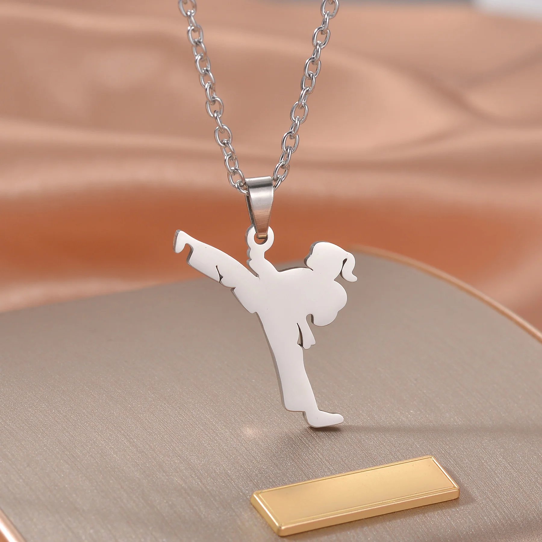 Customized Name Date Taekwondo Kongfu Fight Figure Women Pendant Necklace Stainless Steel Karate Chain Necklace Jewelry Sportman