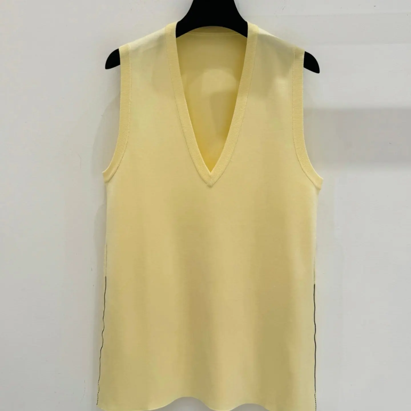 Women's Summer New Elegant Mulberry Silk V Neck Sleeveless Cami Tank Top