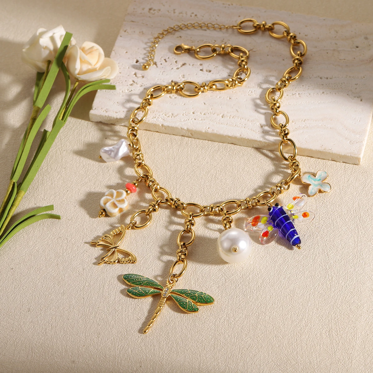 Cottagecore Insect Charm Necklace for Women Green Dragonfly Butterfly Glass Fly Chunky Gold Chain Pearl Pendant Jewelry