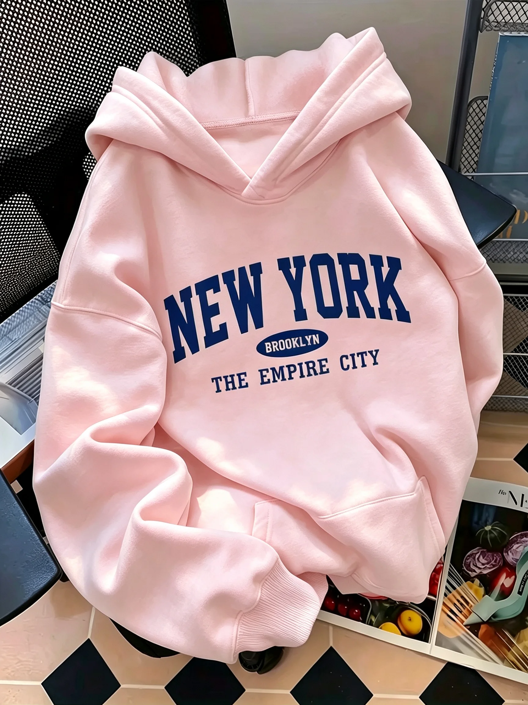 Damen-Hoodie mit lockerem Schnitt, Buchstaben- und geometrischem Muster, lässiger Streetwear-Pullover, langärmeliges Sweatshirt mit Kängurutasche für Damen. – Detail 10