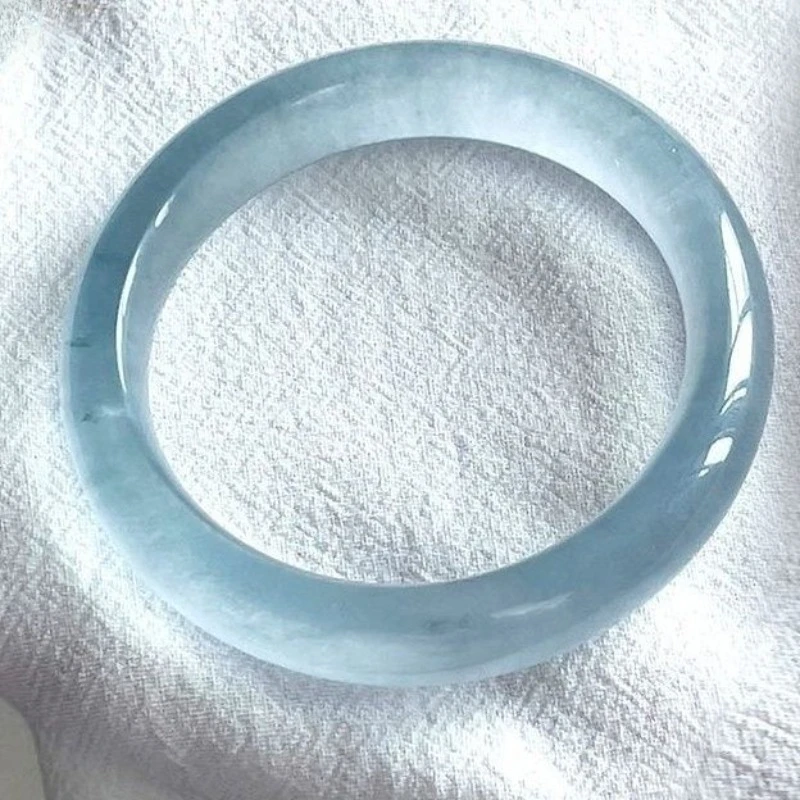 

Sky Blue High Ice Chalcedony Agate Bracelet, Fashionable and Elegant