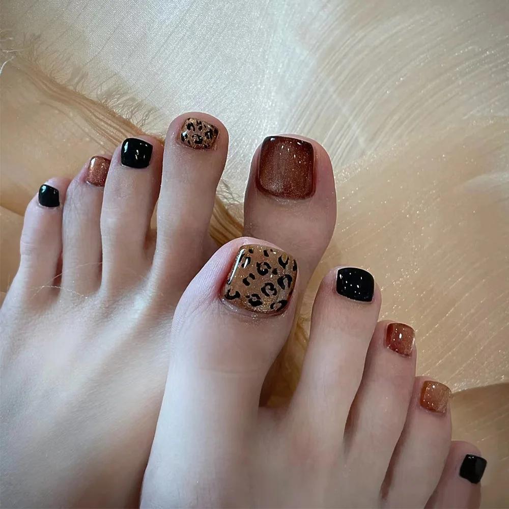 

24 Pcs Toenail Press on Nails for Girls Black Leopard Print Cat Eye Fake Nails with Glue 2025 Nail Tips with Charms Removable