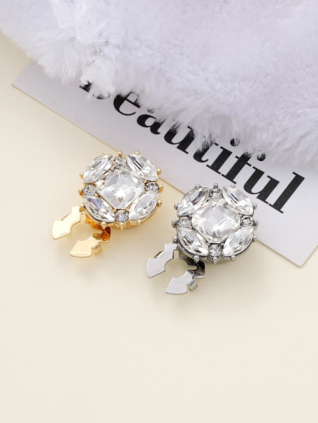 

One Piece Elegant Simulated Diamond Gem Clip Versatile Decorative And Practical for Clothing Accessories Bag Hat Decoration