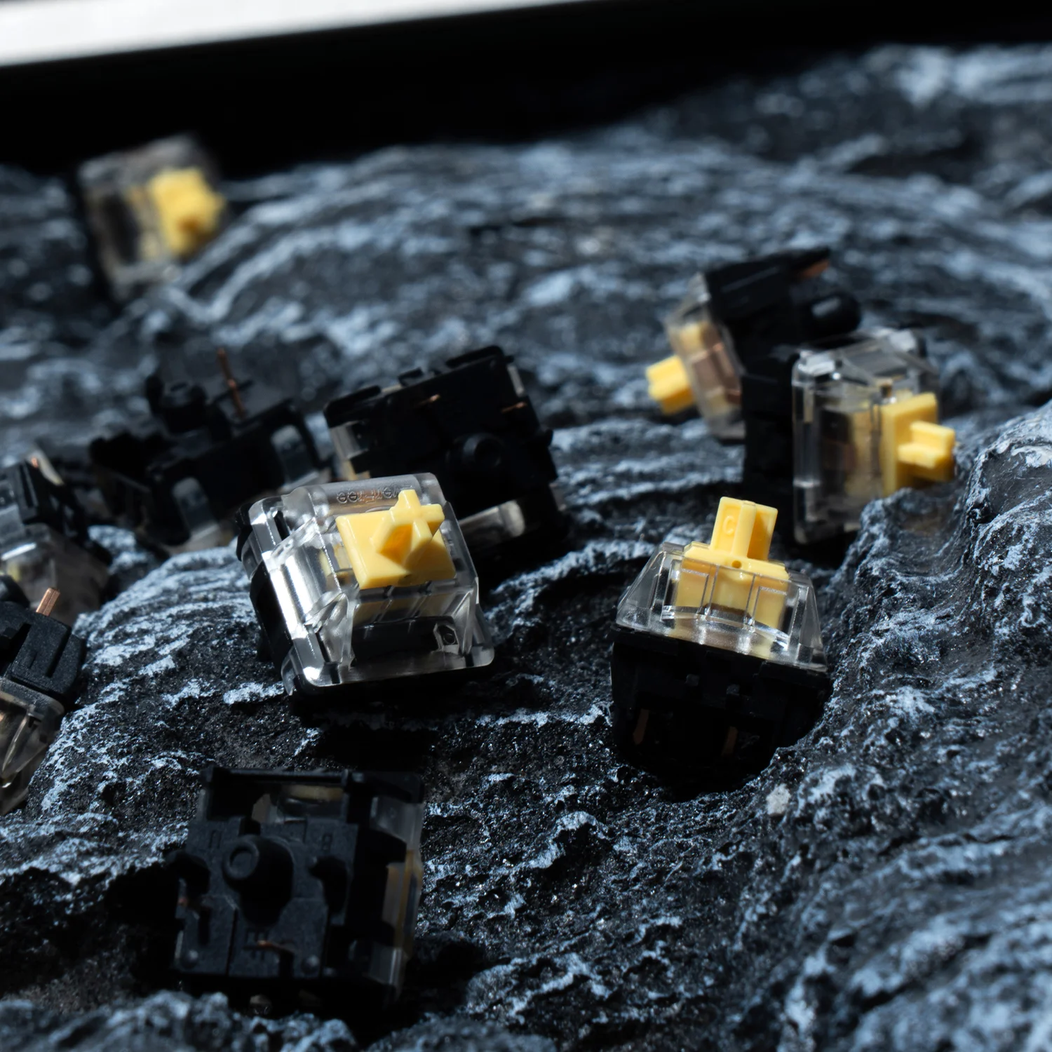 Przełącznik GATERON EverFree Silent Yellow 5-pinowy 50g wstępnie smarowany SMD RGB do samodzielnego montażu, hot-swap, do klawiatur mechanicznych, do gier i biura — zdjęcie produktu 5