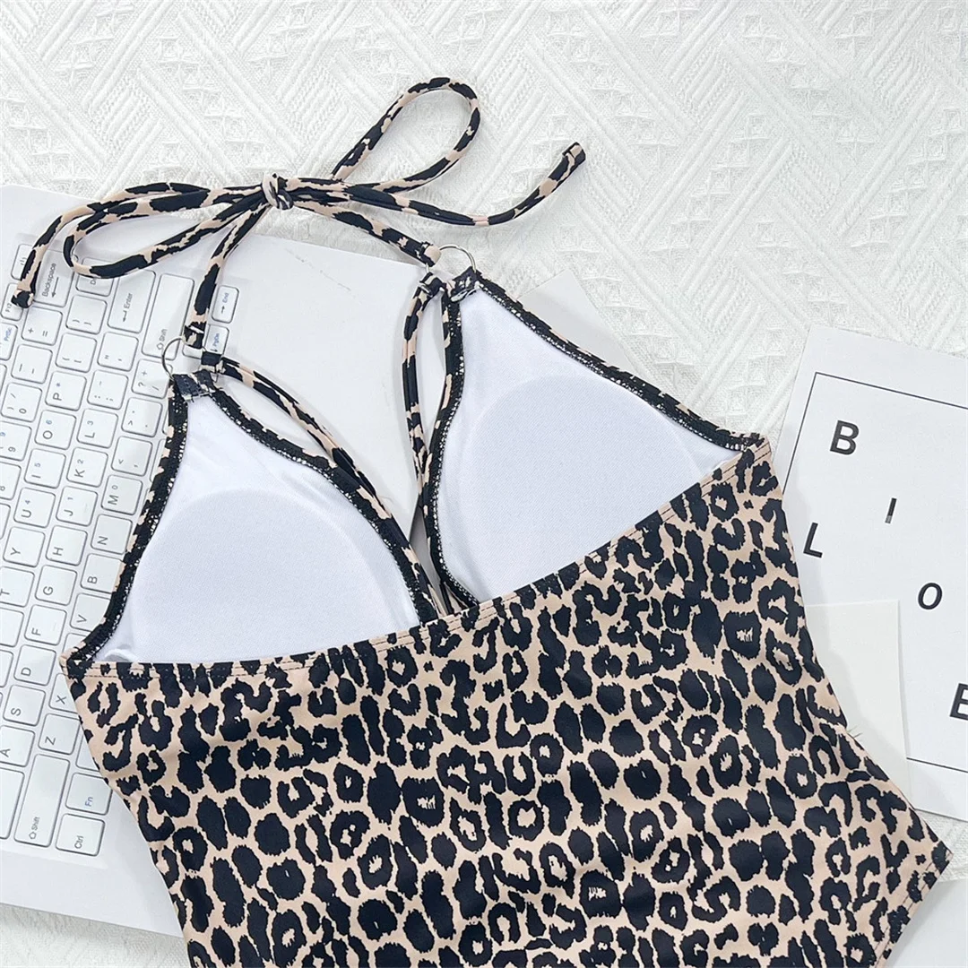 Leopard-Metallringe, Neckholder, ausgeschnittener Monokini, Damen-Badeanzug, einteiliger Badeanzug, Damen-Badeanzug mit hohem Beinausschnitt, Badebekleidung, Badeanzug, V3752 – Detail 13