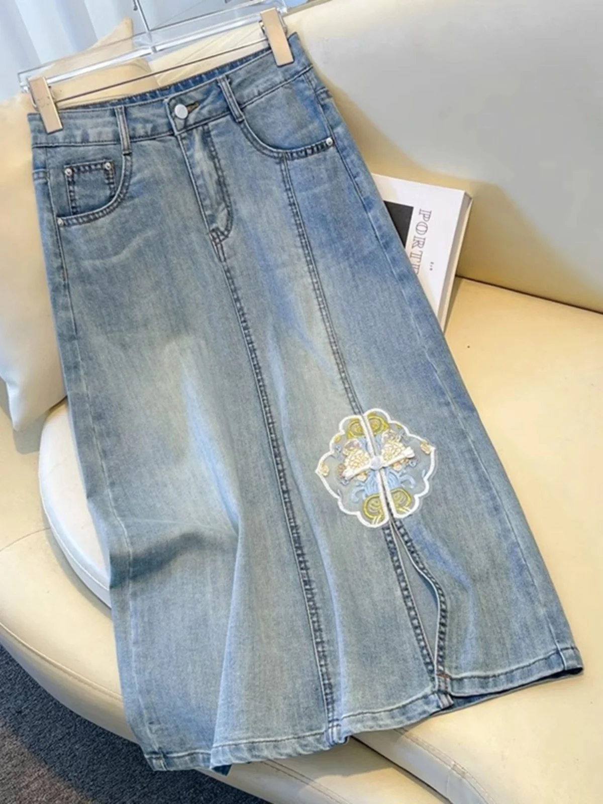 

Светлая китайская джинсовая юбка с вышивкой и высокой талией, облегающая юбка трапециевидной формы для женщин, летнее новое поступление