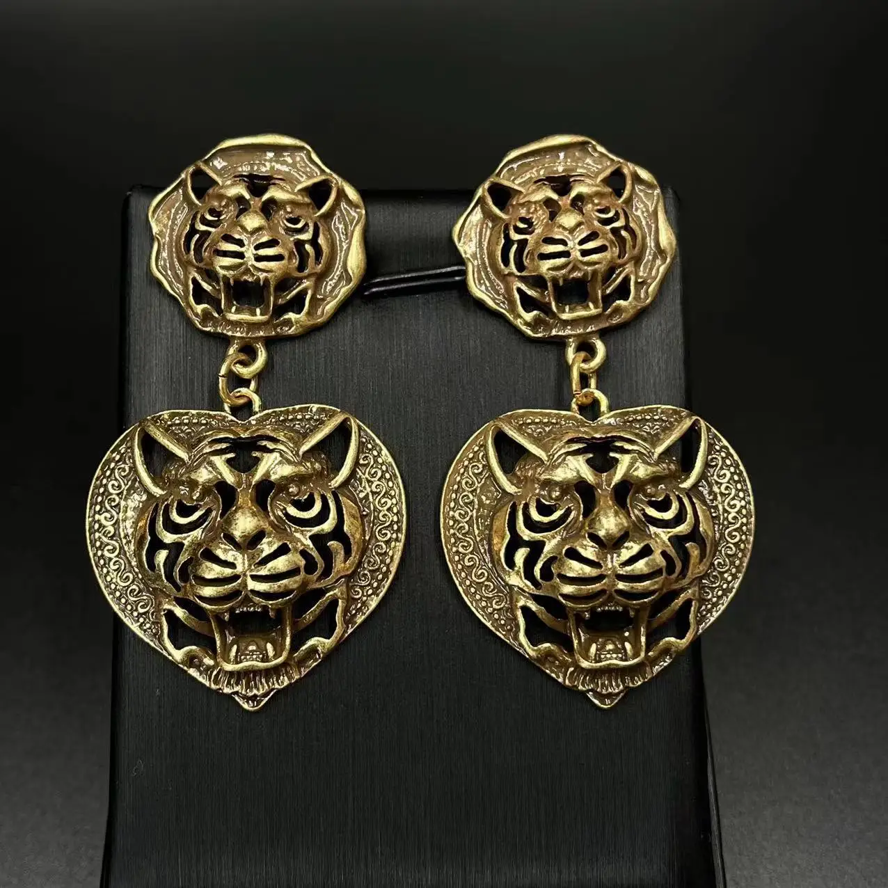 Retro Metal Goldplated Tiger Stud Earrings for Men Women Vintage Gold Color Animal Punk Jewelry Niche Design Gift Idea