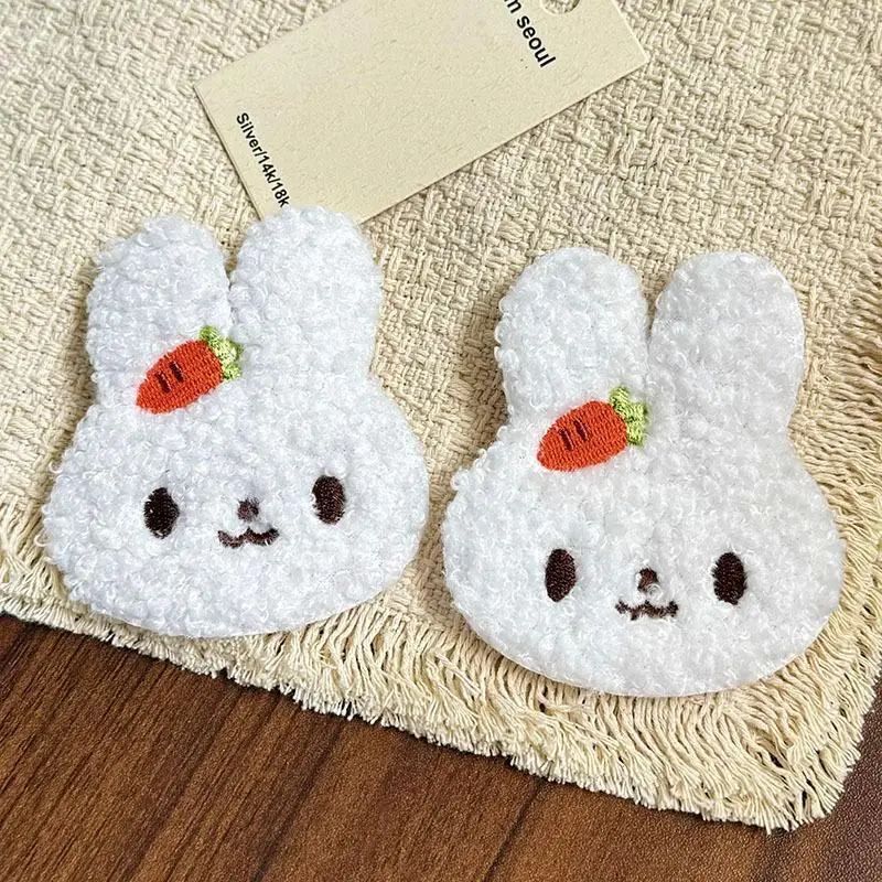 Niedliche, lockige Plüsch-Haarspange mit Hasenmotiv, magische Haarklammer mit Karotten-Stickerei, weiche, flauschige Tier-Haarspangen für Mädchen – Detail 3