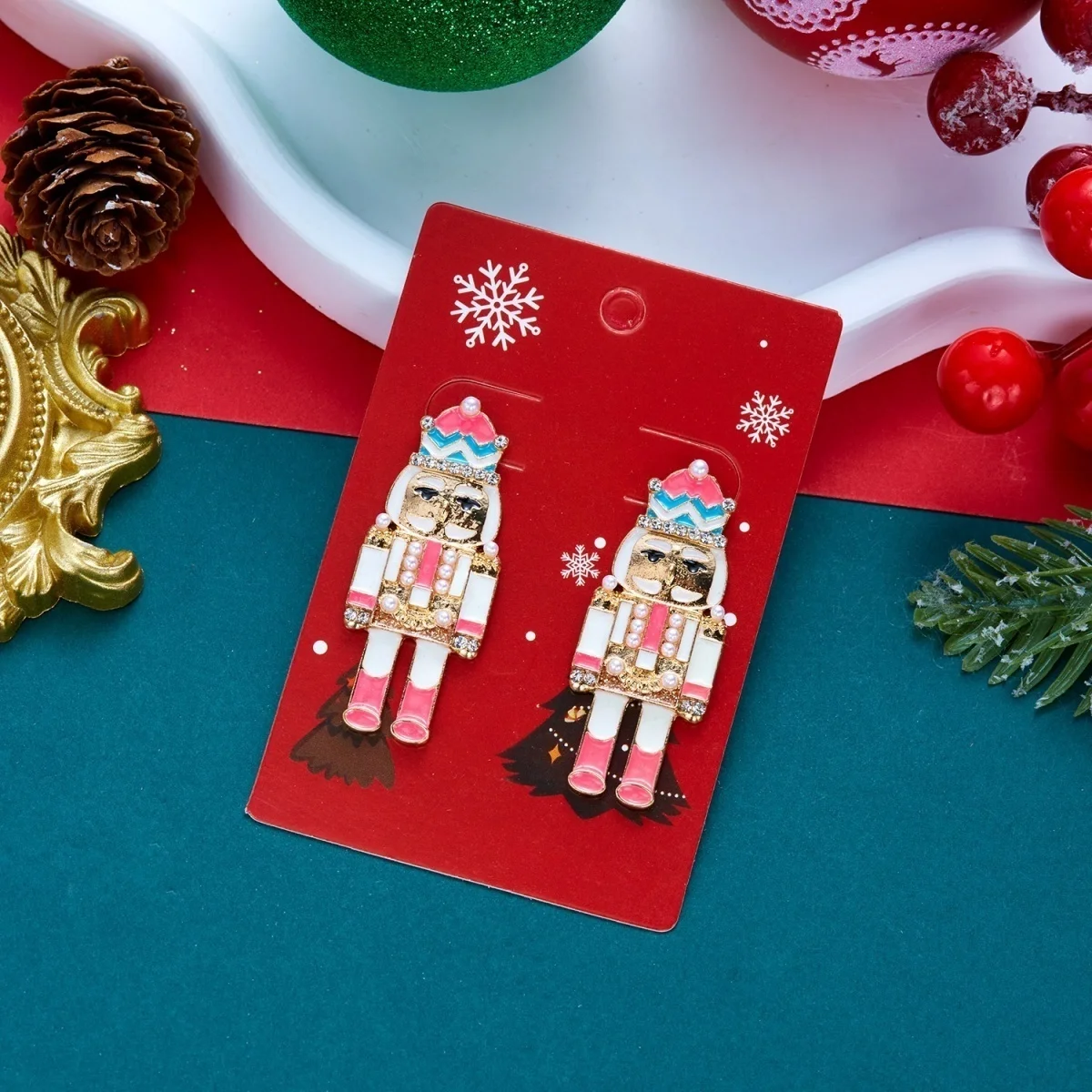 Kreative Krücken-Halter-Ohrringe mit Krönen-Nussknacker-Motiv für Damen, Weihnachtsmützen-Soldaten-Ohrringe, Neujahrsparty-Schmuck – Detail 29