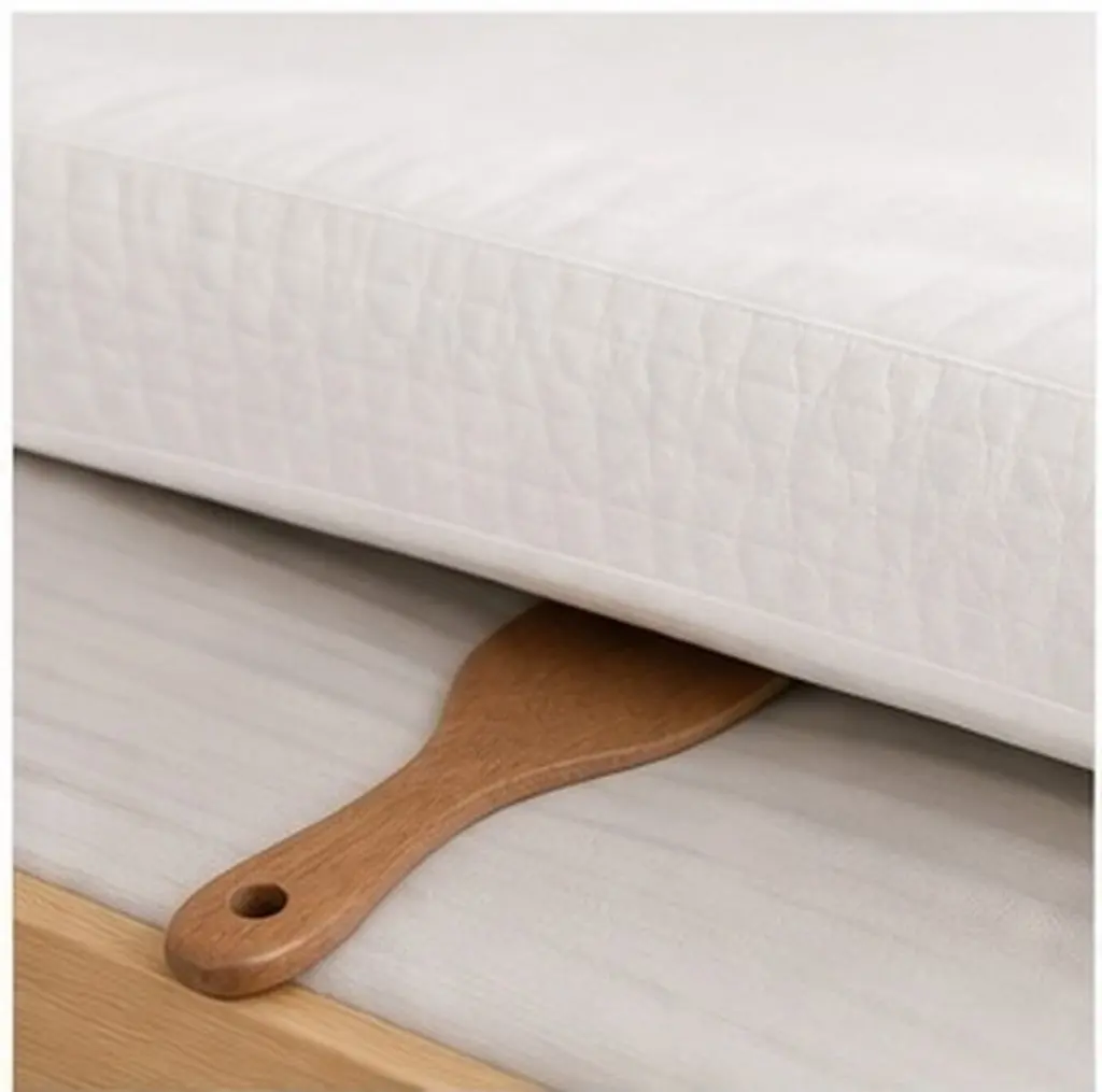 2Pcs Mattress Lifter Tool Ergonomic Wooden Bed Sheet Tucker for Bed Making Mattress Tucker Paddle Reduce Strain