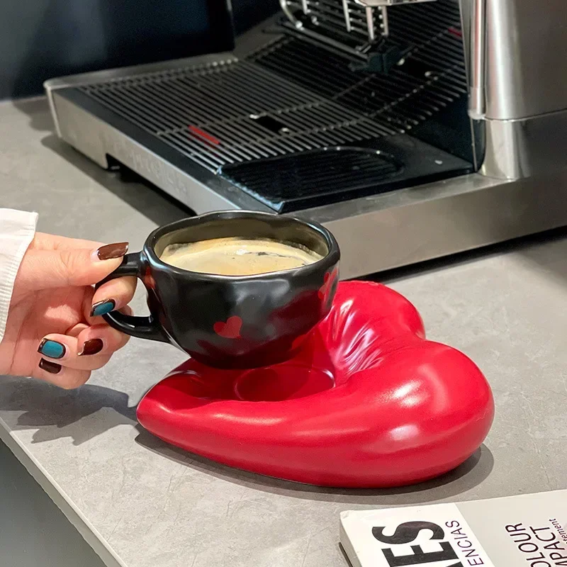 Cute Heart Shape Ceramic Coffee Cup Set Irregular Wrinkle Cup and Love Heart Saucer Creative Porcelain Tea Cup Valentine Gift