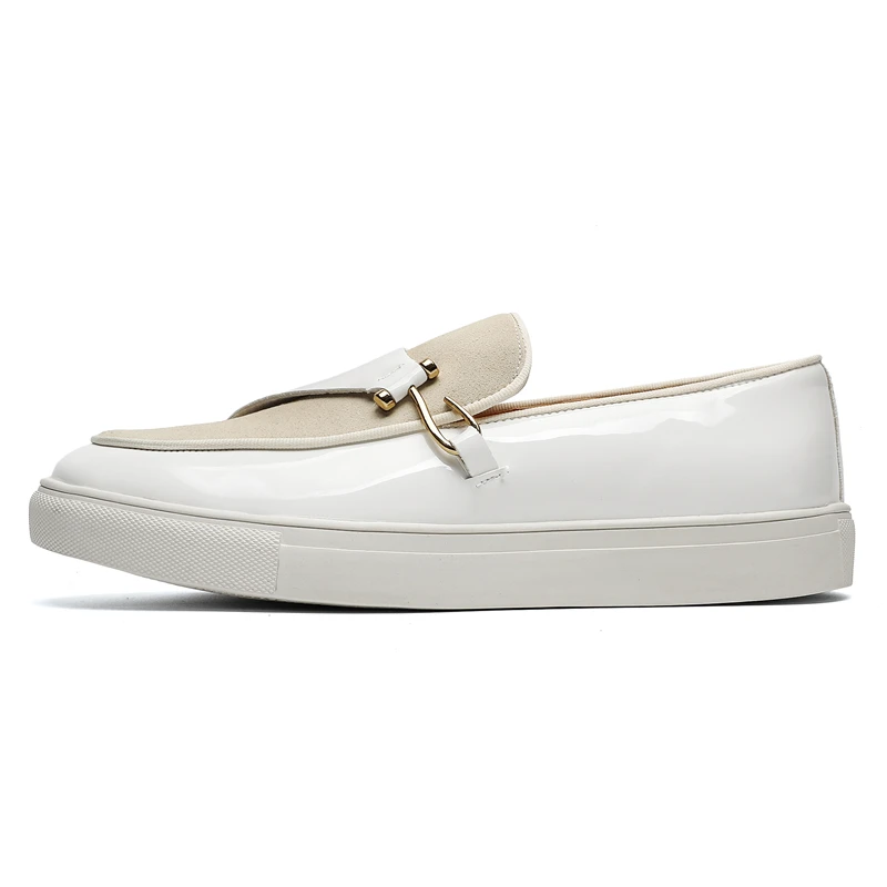 

Men Casual Sports Board Shoes in Black and White One Foot on Outdoor Comfortable Brand Vulcanized Shoes Sizes 38-46 Men Shoes