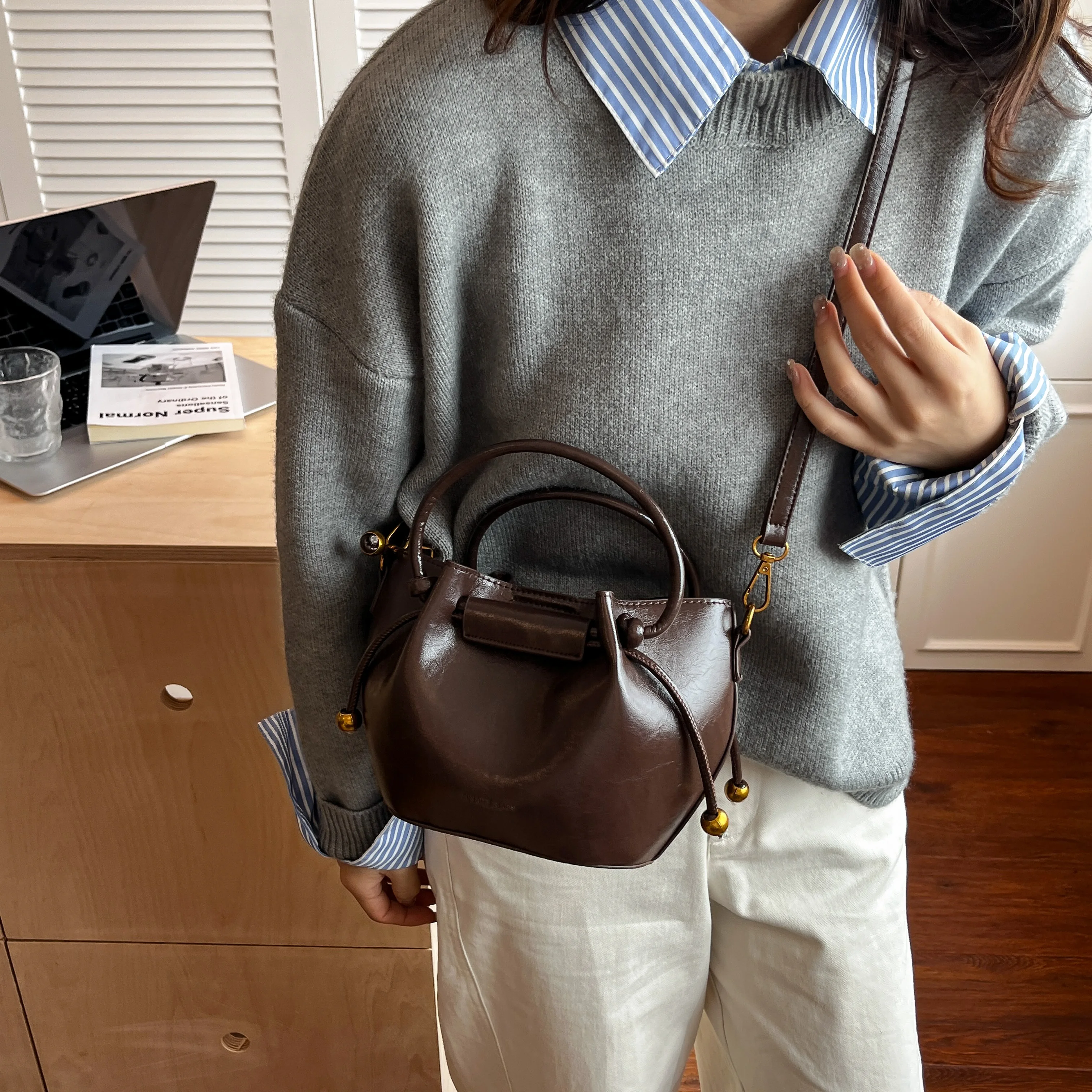 Women PU Leather Mini Shoulder Bag 2025 Winter Retro Soft Bucket Bag Luxury Designer Trend Female Crossbody Handbags - view 2