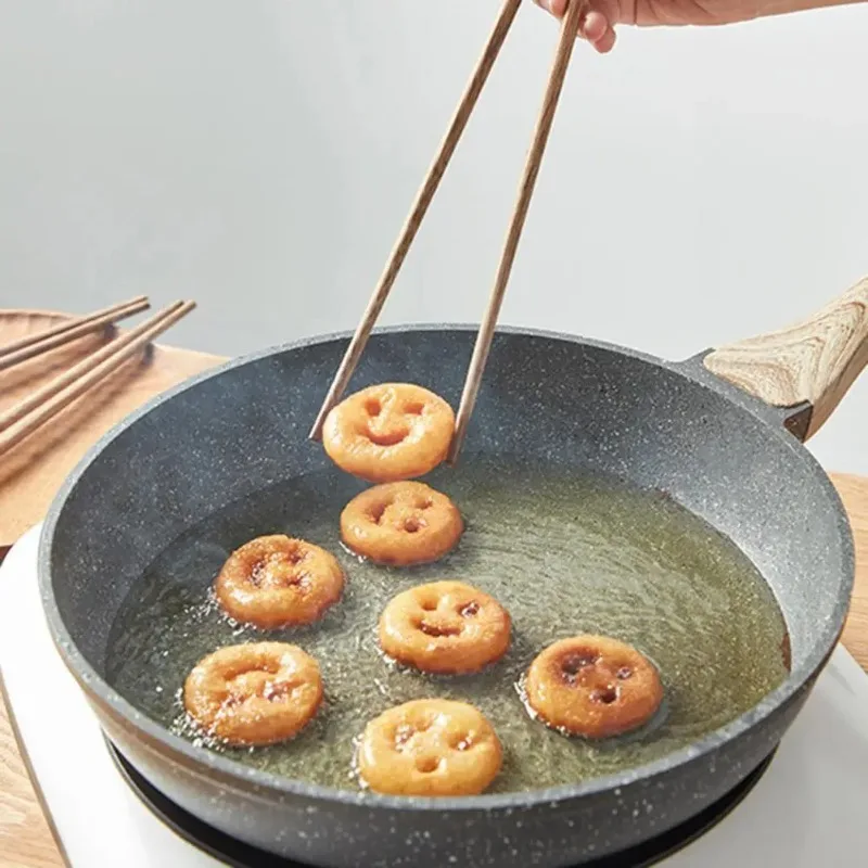 

Japanese Extra Long Wooden Chopsticks Polished Beech Wood Fried Food Noodle Anti-slip Chopsticks Kitchen Cooking Tools