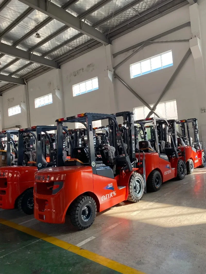 Heli 3Ton Diesel Forklift Internal Combustion Engine ISUZU XINCHAI Engine CPCD30 3Ton Diesel Forklift HELI Factory