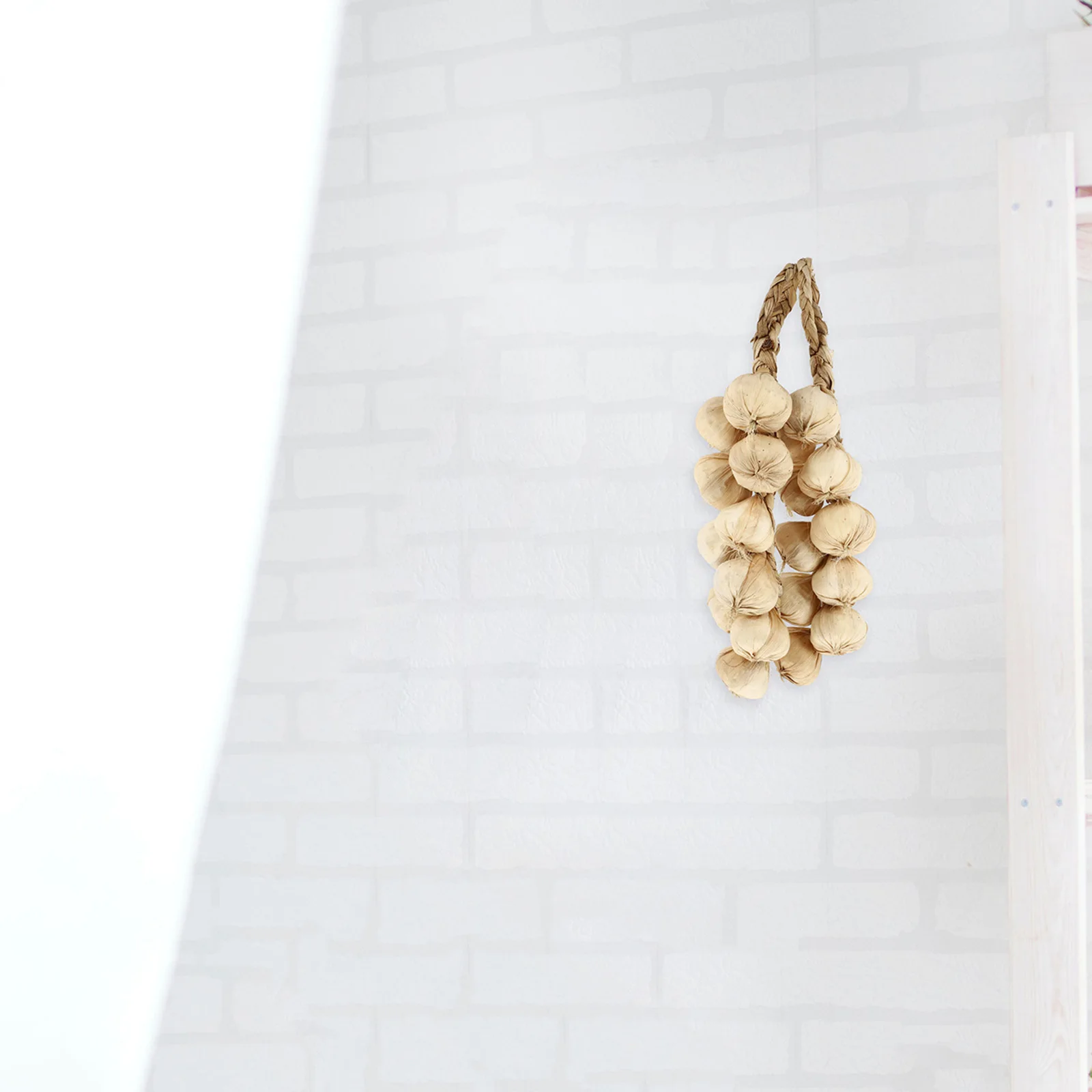 

2Pcs Decorative Garlic String Pendants Lightweight Compact for Home Farm Wall Decor Fake Garlic Strings Restaurant Props