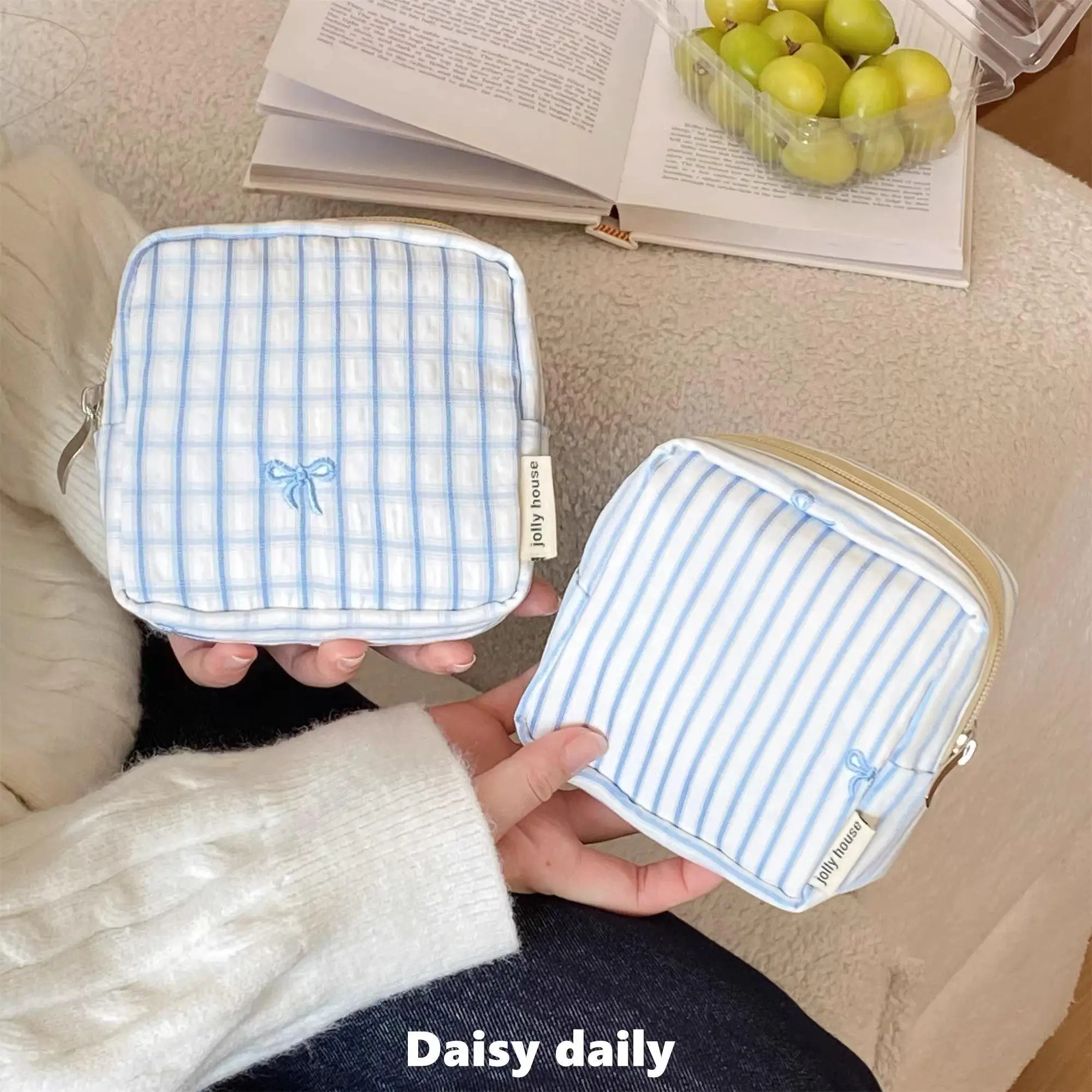 

Adorable High Aesthetic Makeup Bag Portable Travel Storage Pouch Convenient to Carry Ins Style Bag for Sanitary Pads And More