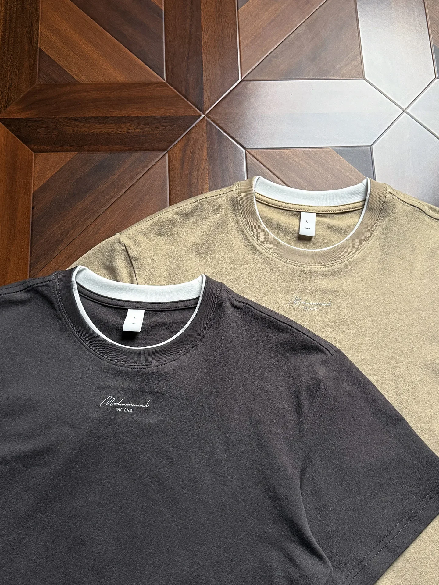 Premium feeling smooth and skin-friendly, commuting casual 7.8OZ loose short-sleeved T-shirt, breathable and sweat-absorbing