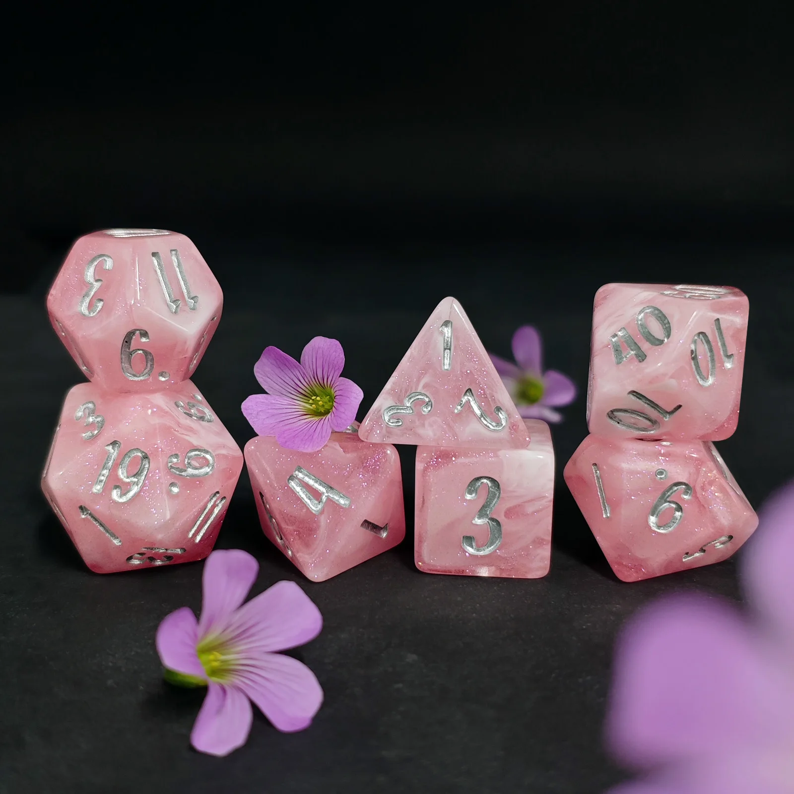 7Pcs Gerbera Daisy Flower Resin Polyhedral Dice Set DND Dice For Tabletop RPG & Dungeons And Dragons RPG Board Game Dice Set