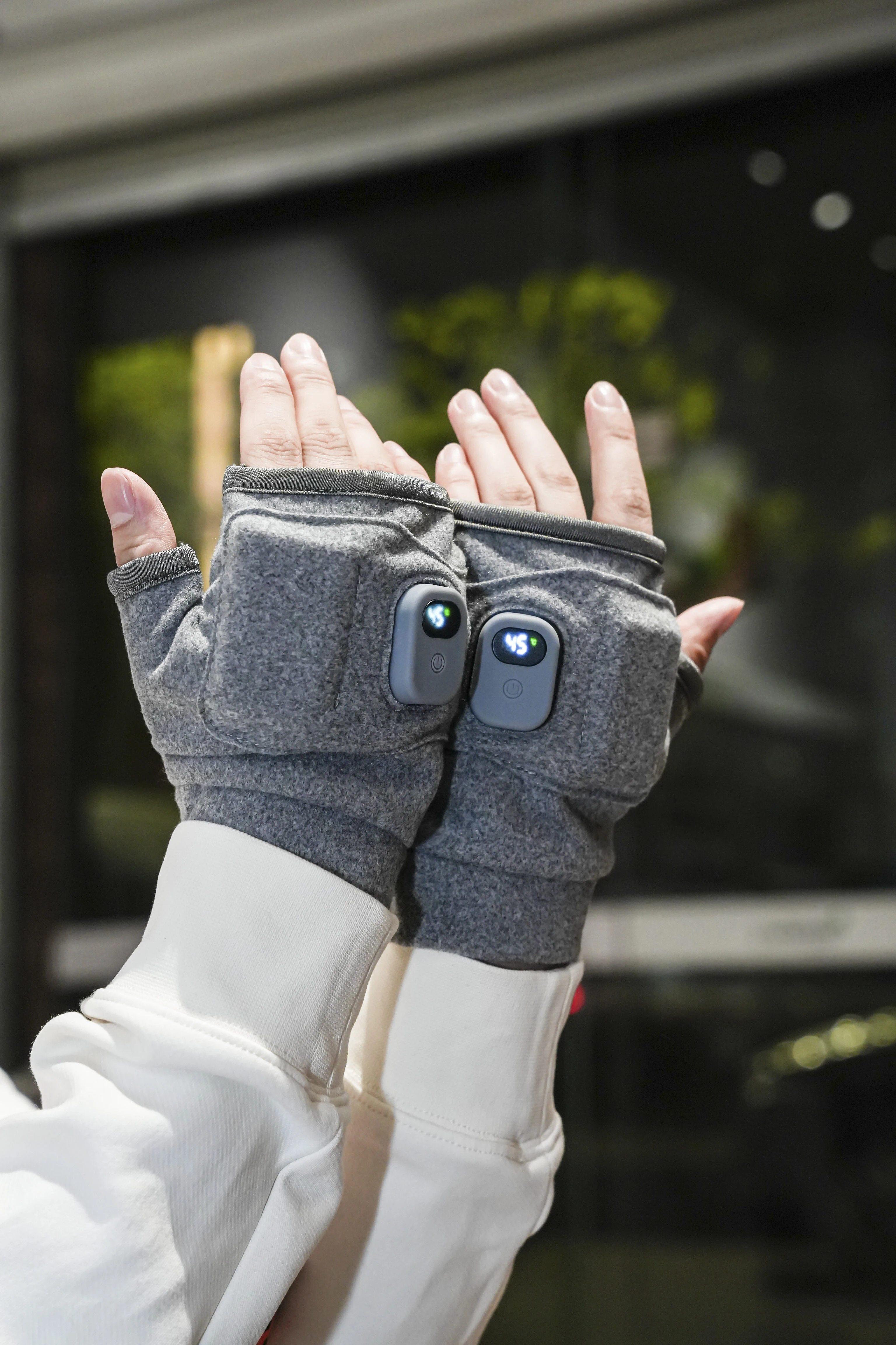 

360° Rechargeable Electric Heated Gloves 3 Levels Powered Windproof Touchscreen Thermal Winter Gloves for Outdoor Cycling Skiing