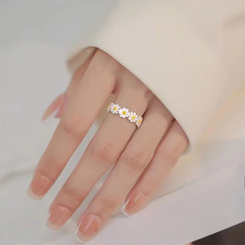 2025 New Unique Design Trendy Silver Color Flower Daisy Ring for Women Party Gift Free Shippig Items anillo hombre