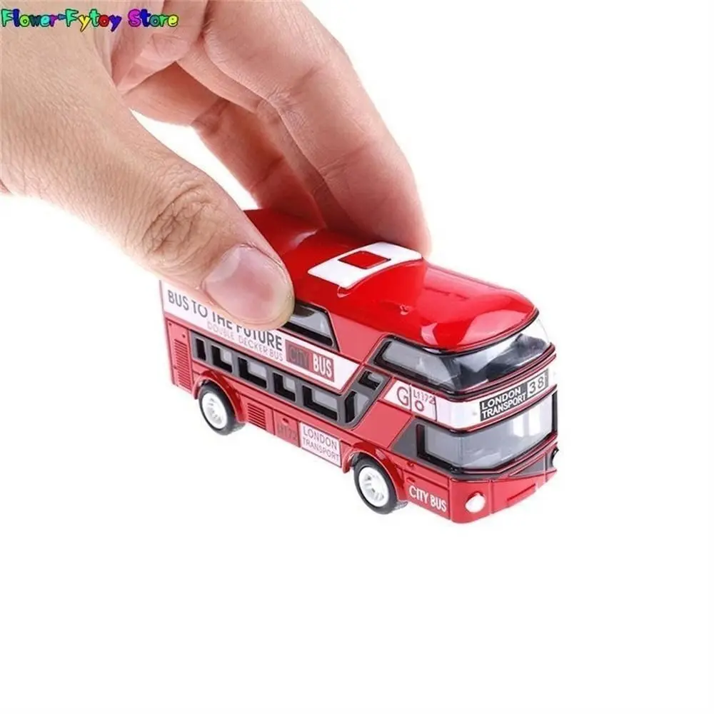 Ônibus de dois andares de plástico fundido com design criativo, modelo de ônibus de Londres com sistema de fricção e retorno.