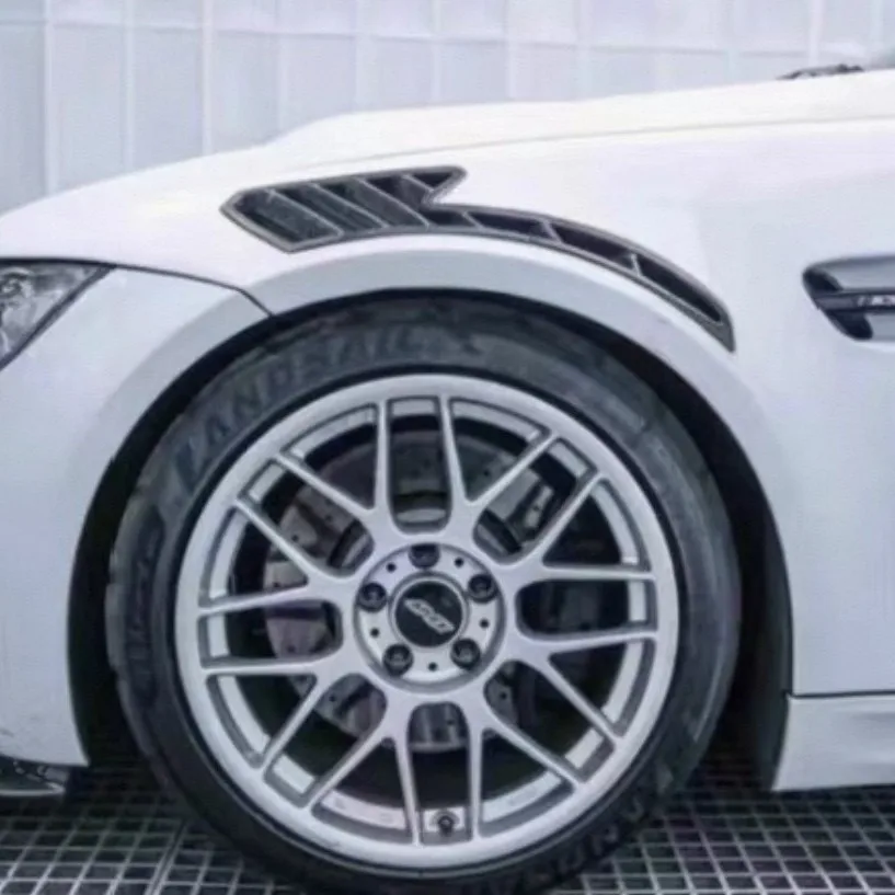 Suitable for 2005-2013 BMW M3E92 E93 upgraded carbon fiber fender trend cutting fender