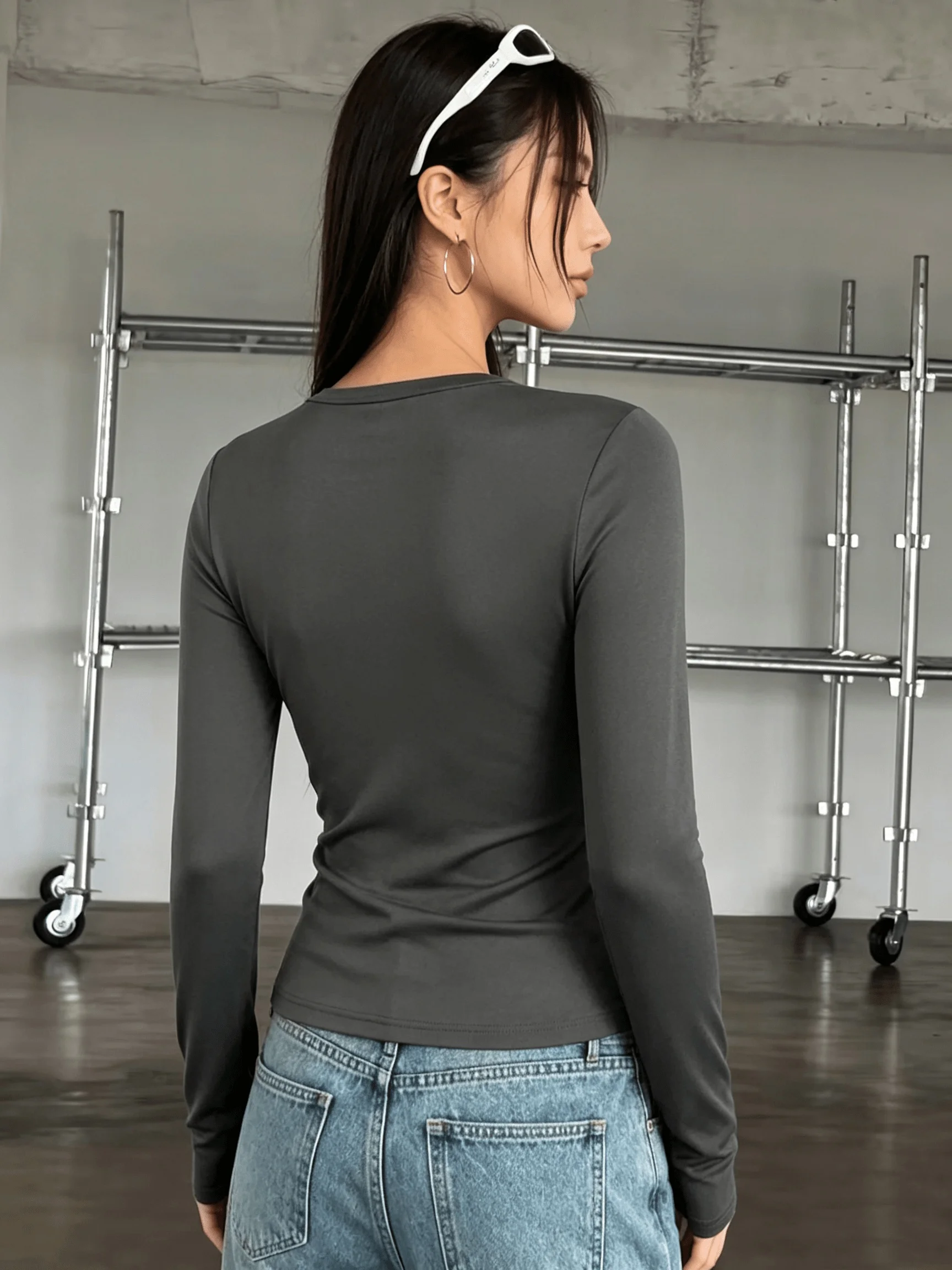 Damen-Langarm-T-Shirt, lässig, bequem, mit Rundhalsausschnitt, einfarbig, tailliert, ideal für den täglichen Gebrauch im Herbst und für den Weg zur Arbeit. – Detail 5
