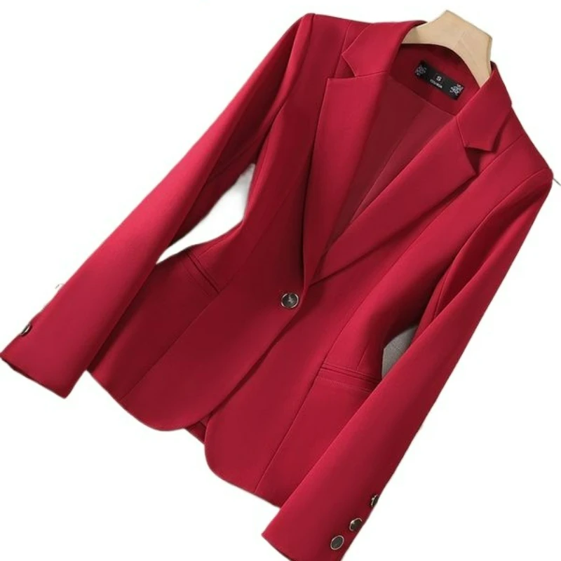 

Новый красный пиджак для женщин весной-осенью. Подходит для миниатюрных индивидуальных элегантных помещений. Универсальный вариант для работы на работу.