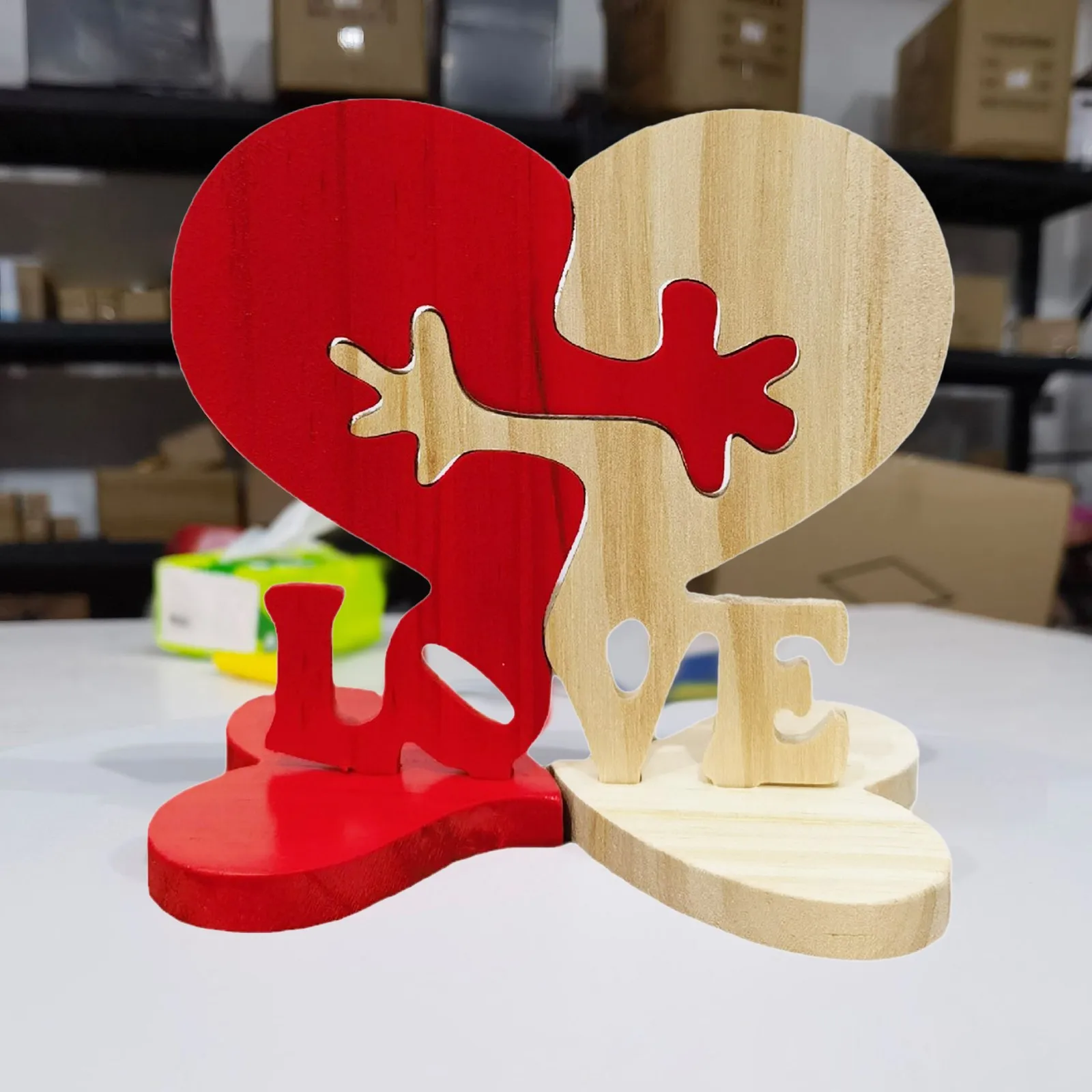 Wooden Heart Shaped Love Holder Personalized Valentines Day Gift Embraces Your Lover Ornament Desktop Dress Up Gifts For Couples