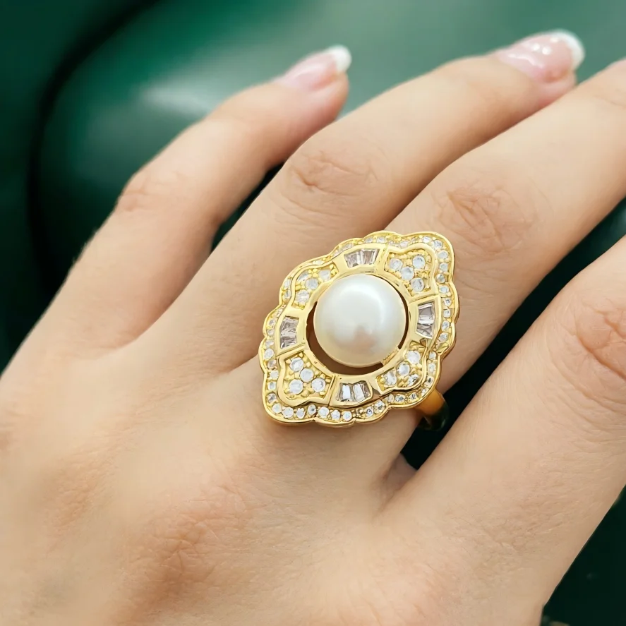 

Luxurious Gold-Plated Pearl Ring with Hollow Diamond Pattern for Women Vintage Fashionable Jewelry for Commuting Dating Weddings