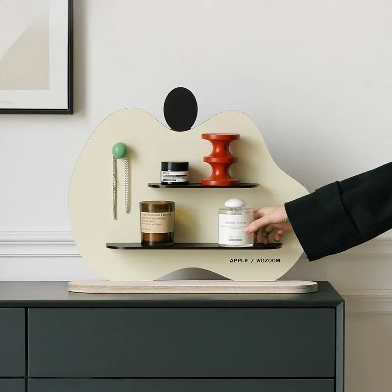 リビングルームクリーム色の風棚、玄関時計飾りオーナメント