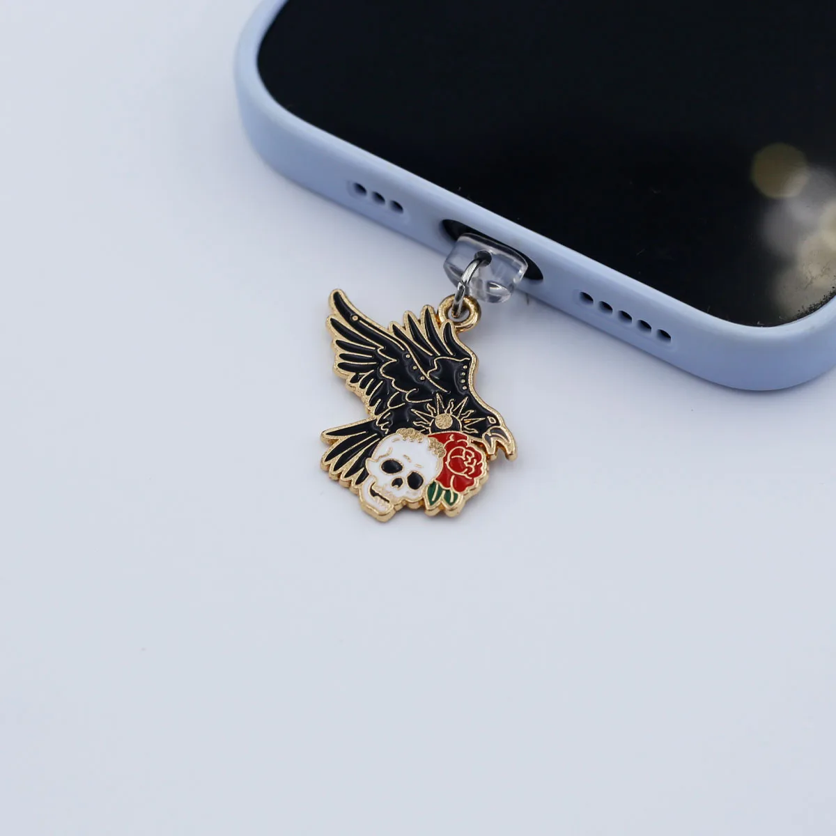 1 Stück Kunstvoller Rosen-Totenkopf-Krähen-Mond-Knochen Staubschutz-Anhänger für Mobiltelefone, Zubehör-Dekoration für iPhone und Type-C-Anschlüsse, Geschenk-Schlüsselband – Detail 8