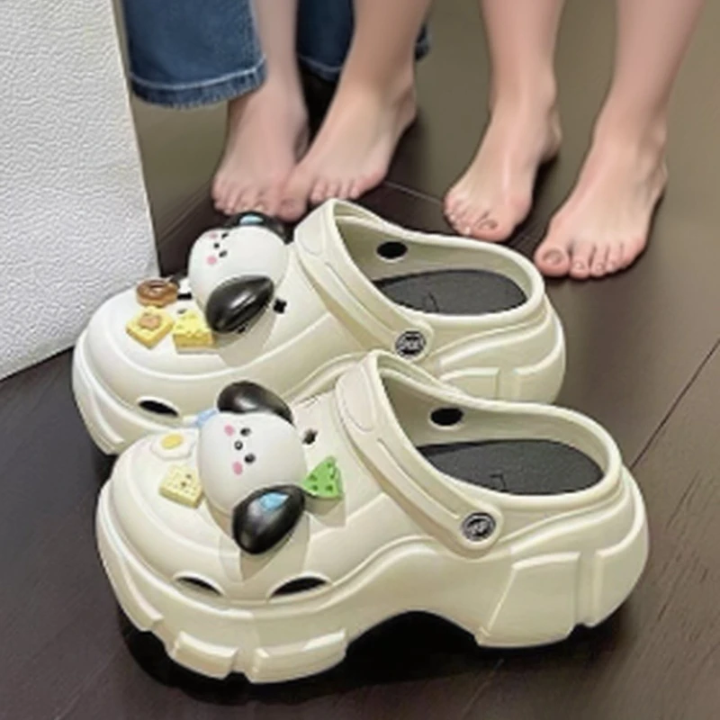 

2025 New Women Sandals Cartoon Cute Dog Platform Hole Shoes Female Stepping on Poo Feeling Beach Shoes Summer Slippers Wholesale