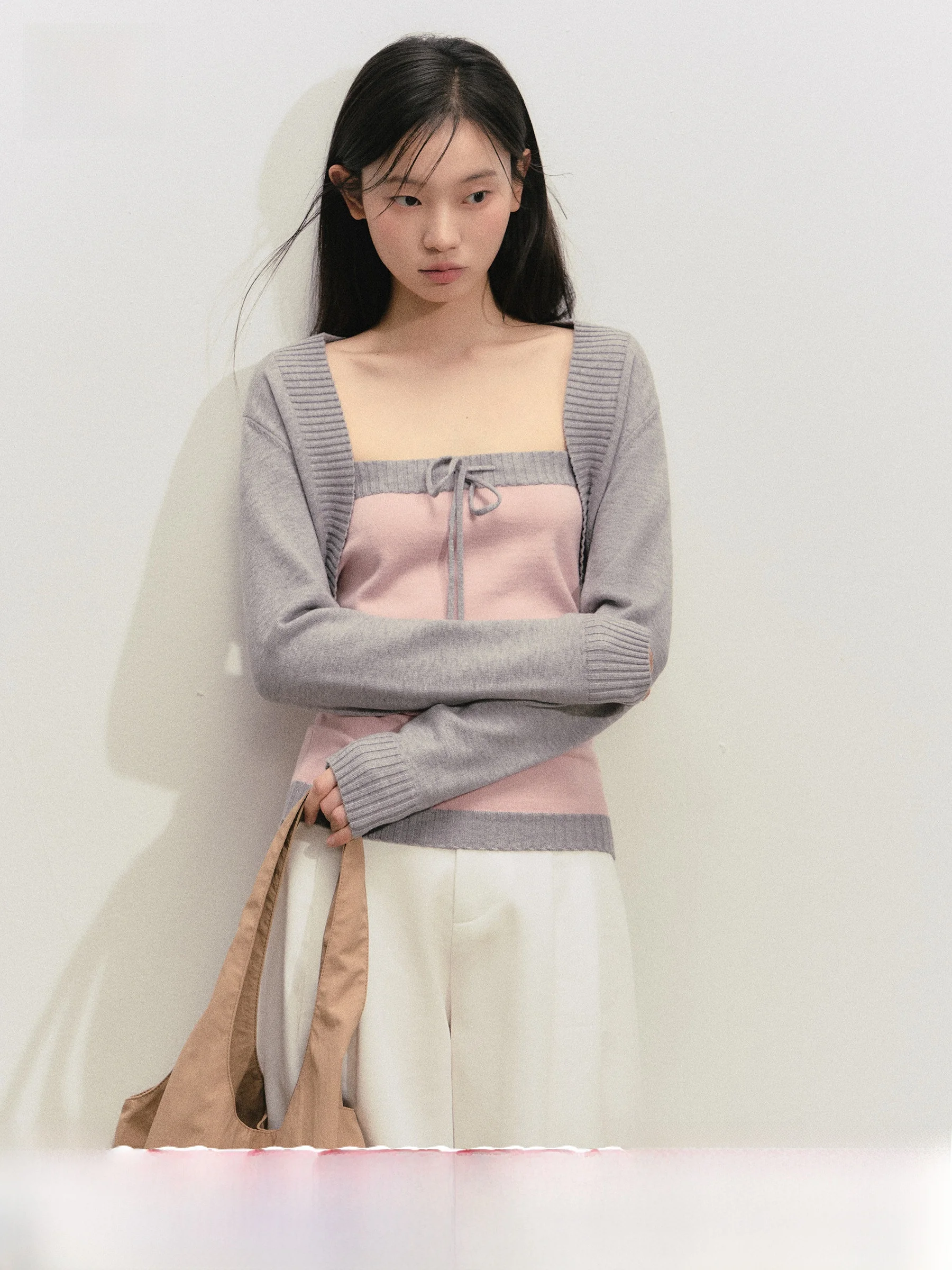 

Комплект из двух предметов: вязаный свитер и топ-бюстье Freedom Gentle Mist, женский, мягкий, модный, эксклюзивно онлайн