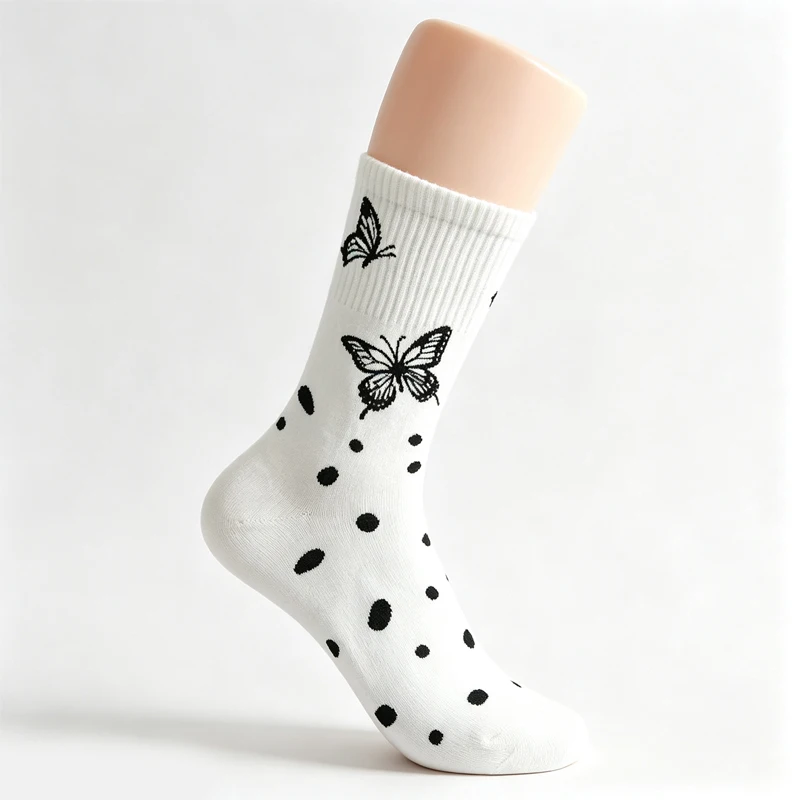 Arbitrary optional 5 pairs set Knitted embroidery women's white different style butterfly alphabet pattern new product socks