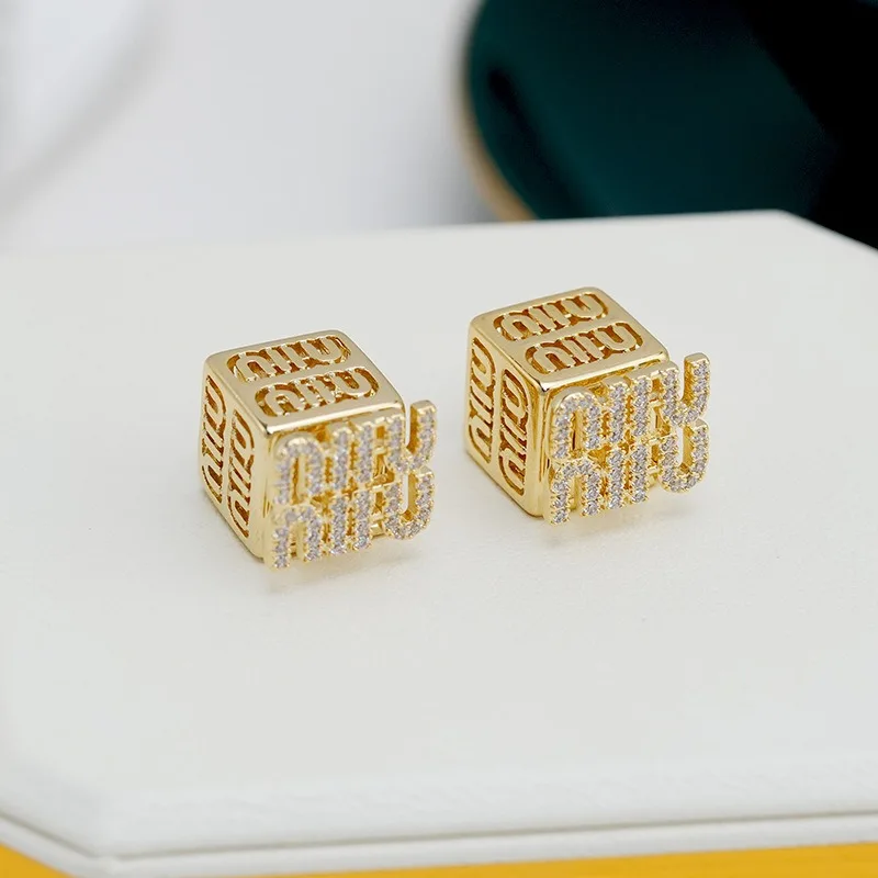 

New Three-dimensional Square Full Diamond Stud Earrings for Women's Light Luxury High-end Sense Unique Design Big-name Personali