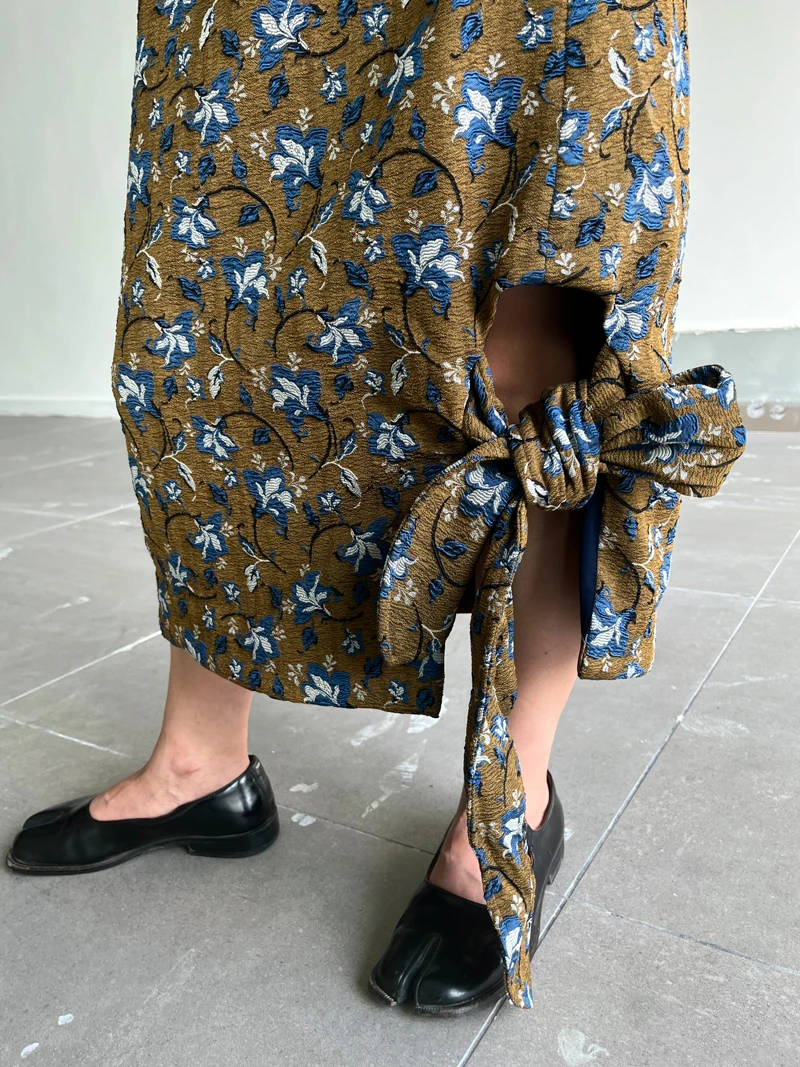 

Уникальная женская юбка H-образного силуэта свободного кроя со средней талией из полиэстера, подходит для повседневной носки, с драпировкой, другие детали.