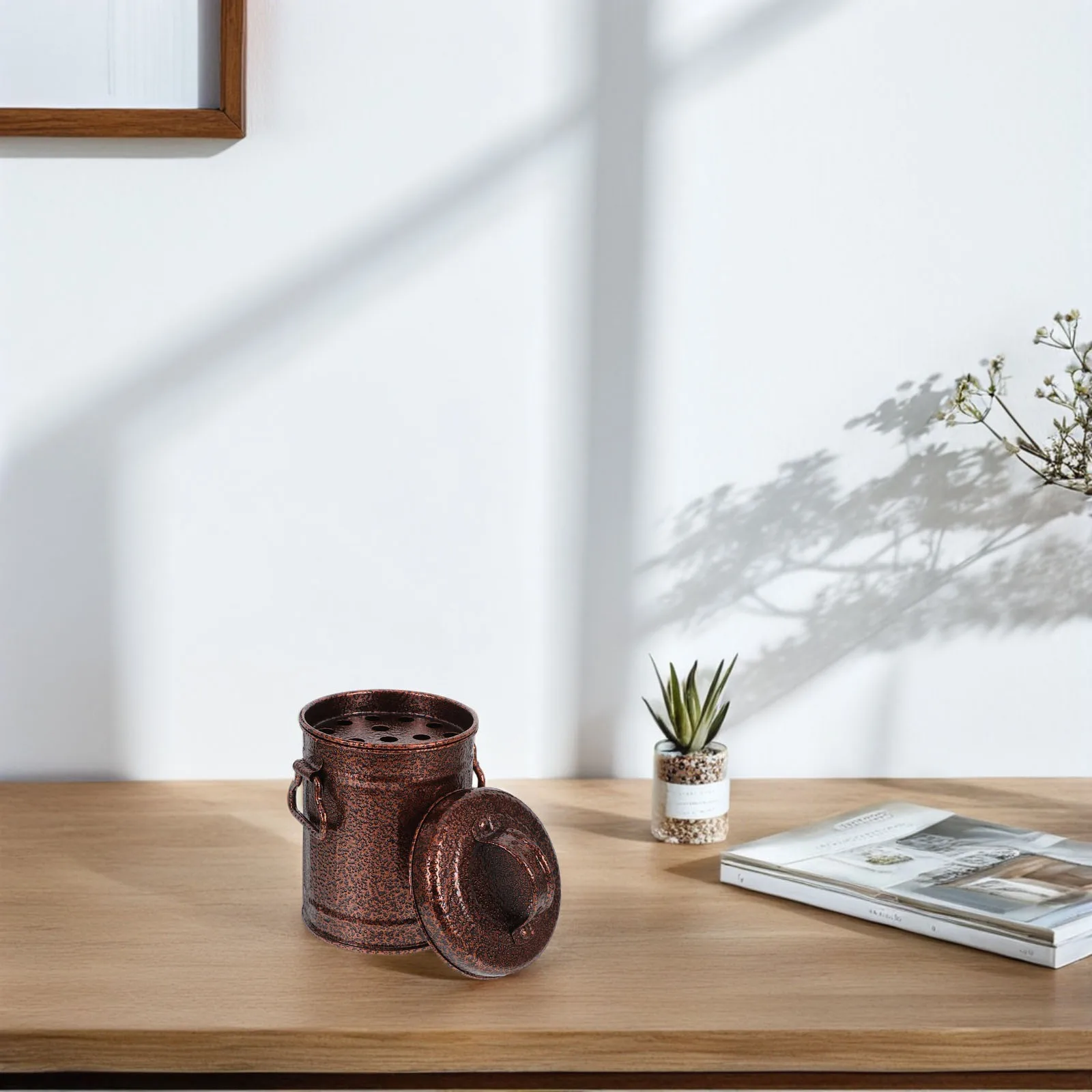 

Metal Ashtray With Lid Vintage Iron Bucket Style Portable Ash Holder For Home Office Bar Outdoor Cigarette Container