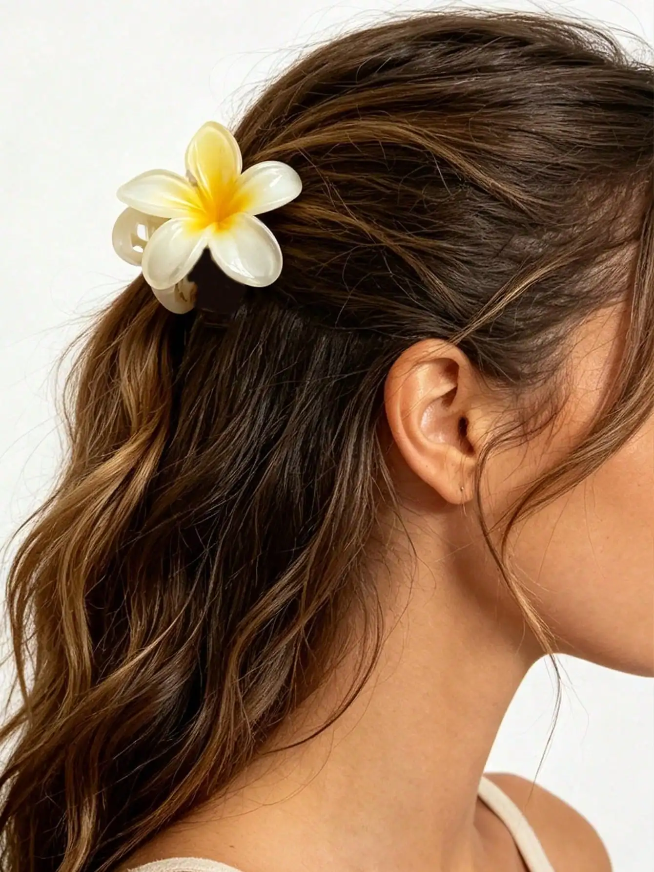 

3Pcs Elegant Frangipani Hair Clip Set, Seasonal Universal Fashion Hair Ornaments, Multi-Functional Practical Hair Styling Tools, Ideal For Beach Vacation Daily Commute Party Events And Daily Outfit Collocation, Exquisite Decorative Hair Accessories